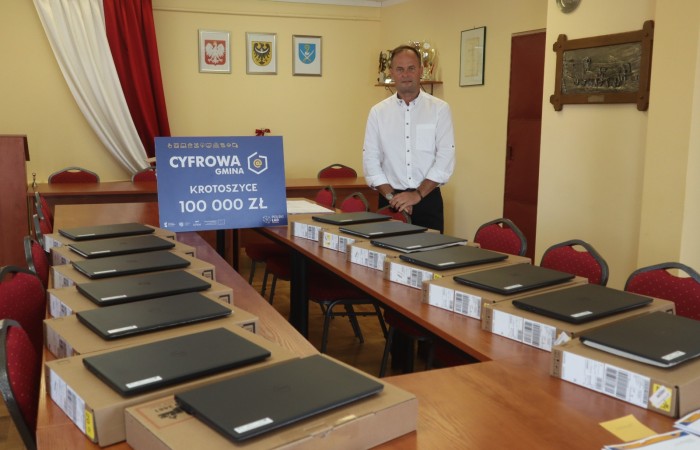 zdjęcie Wójta z laptopami