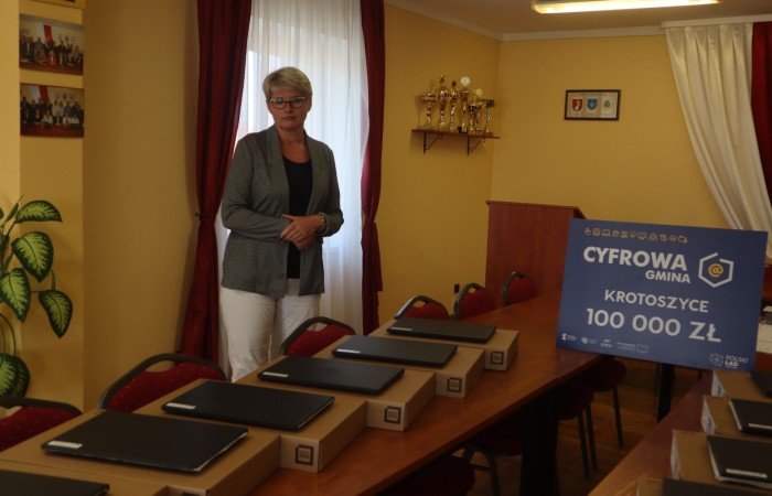 zdjęcie p. dyr. z Krotoszyc z laptopami