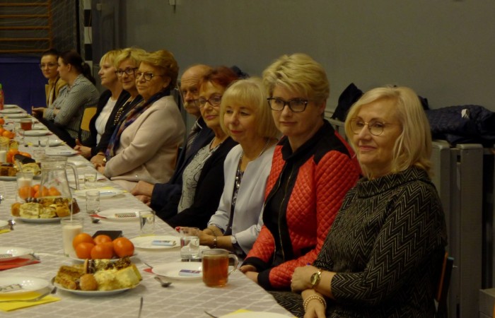 Uczestnicy spotkania przy stole