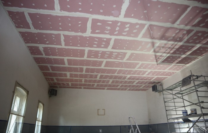 zdjęcie przedstawia budynek sali gimnastycznej od wewnątrz