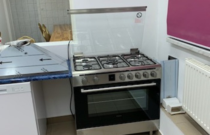 Zdjęcie przedstawia piekarnik