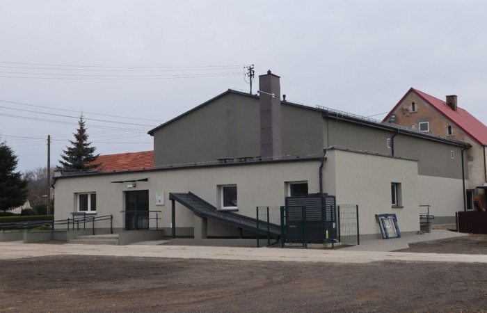 zdjęcie budynku sali gimnastycznej od zewnątrz