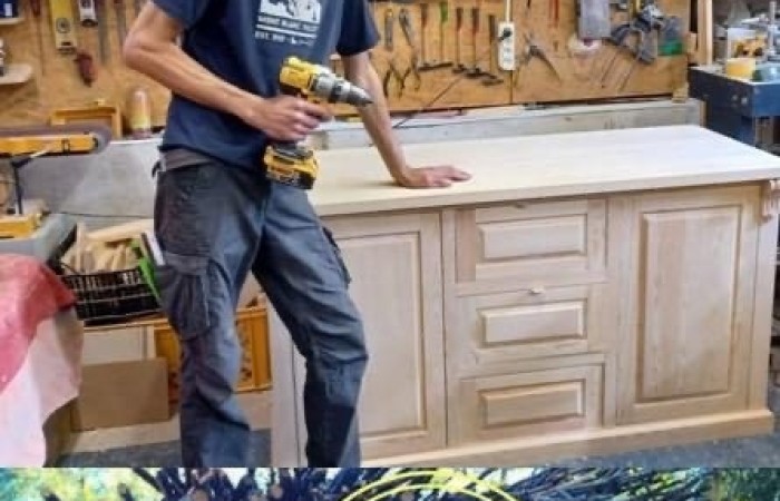 Zdjęcie mężczzny z wkrętatką na tle ściany z narzędziami