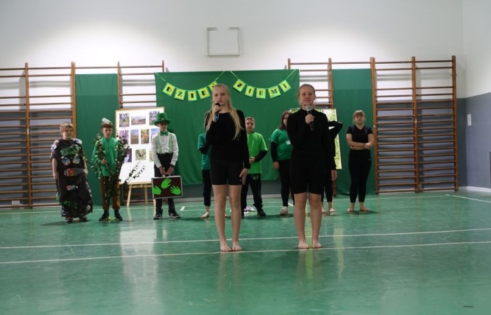 Przedstawienie prowadzone przez uczniów SP w Krotoszycach