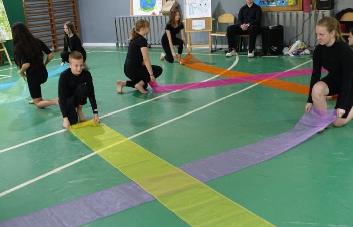 Przedstawienie prowadzone przez uczniów SP w Krotoszycach