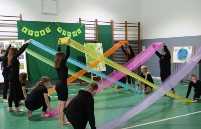 Przedstawienie prowadzone przez uczniów SP w Krotoszycach