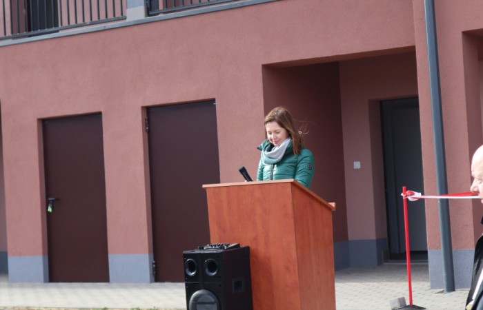 zdjęcie zastępcy wójta przemawiającej na otwarciu